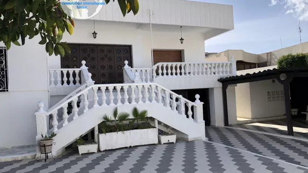 Traumhafte Villa in einer Wohn- und ruhigen Nachbarschaft in Bouhsina Coté Aziza Sousse