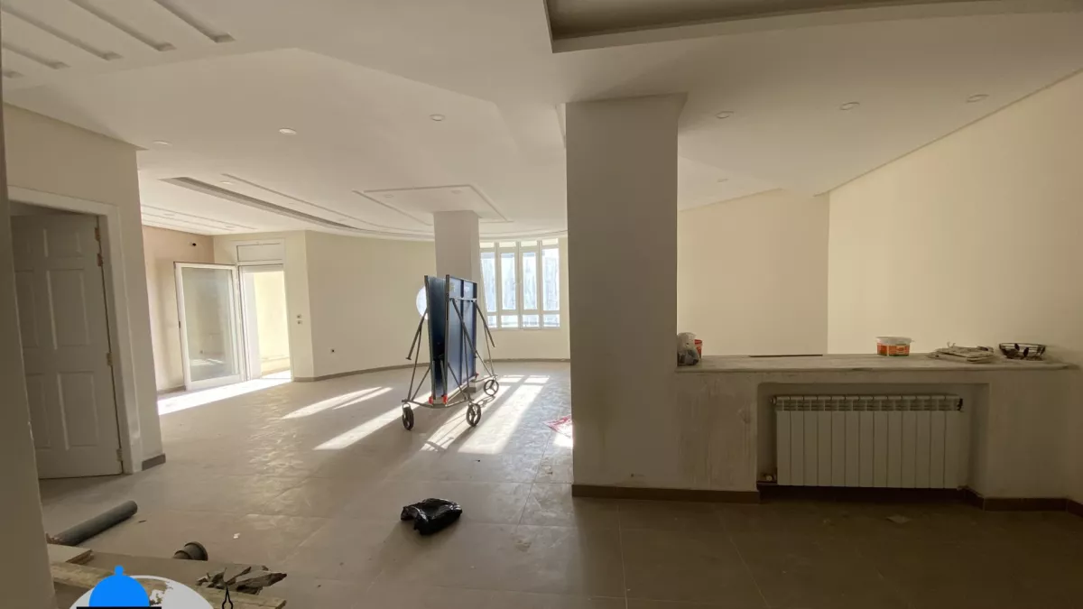 Geräumiger Offenbereich in Sahloul