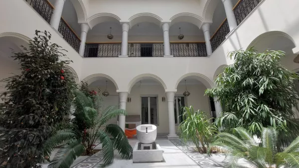Luxus-Meister-Villa S+7 in La Soukra