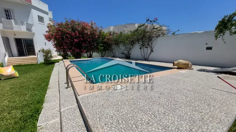 Luxus-Villa zur Miete in La Soukra: Ein Refugium der Komfort und Eleganz