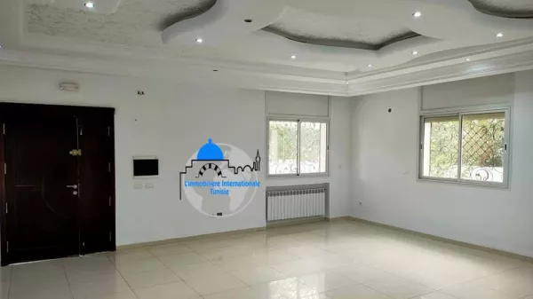 Entdecken Sie das Erdgeschoss einer Luxus-Villa in Sousse!