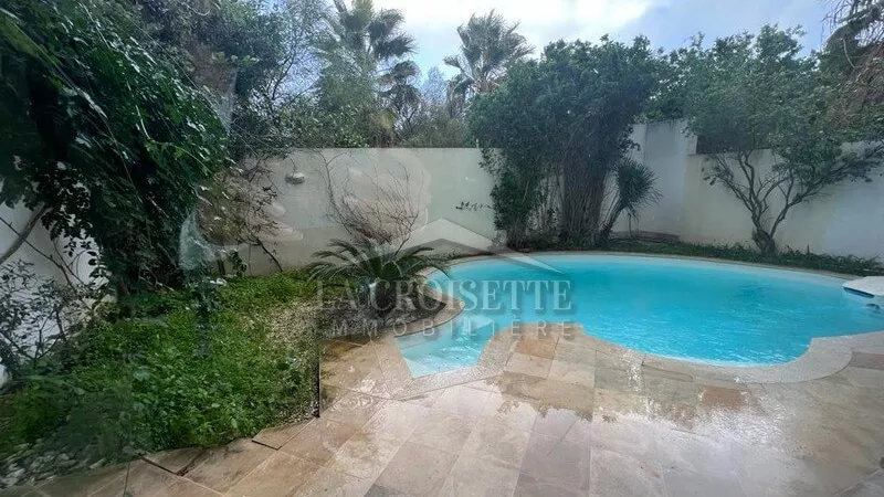 Luxus-Villa S4 mit Pool in Gammarth: Ein Refugium der Luxus und des Komforts