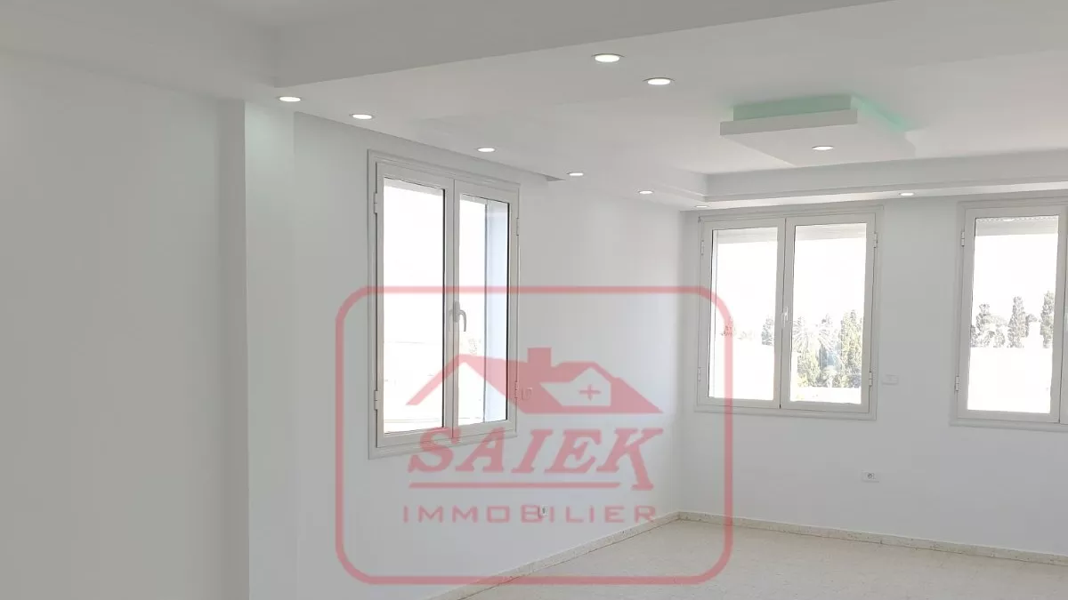 Luxus-Villa-Etage zur Miete in La Corniche, Bizerte: Eleganz und Komfort