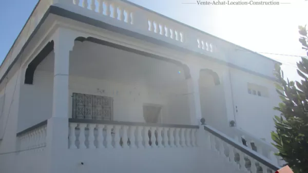 Geräumiges 2-Stöckiges Haus mit Garage in Azmour, Kélibia