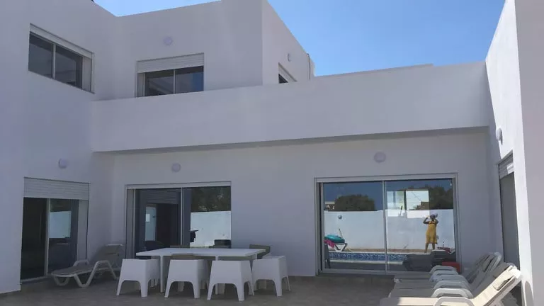 Luxus-Villa mit geräumigem und hellen Pool in Djerba