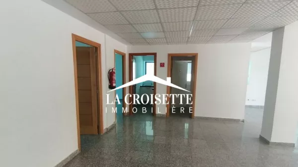 Moderne Open-Space-Büro an den Berges du Lac 2