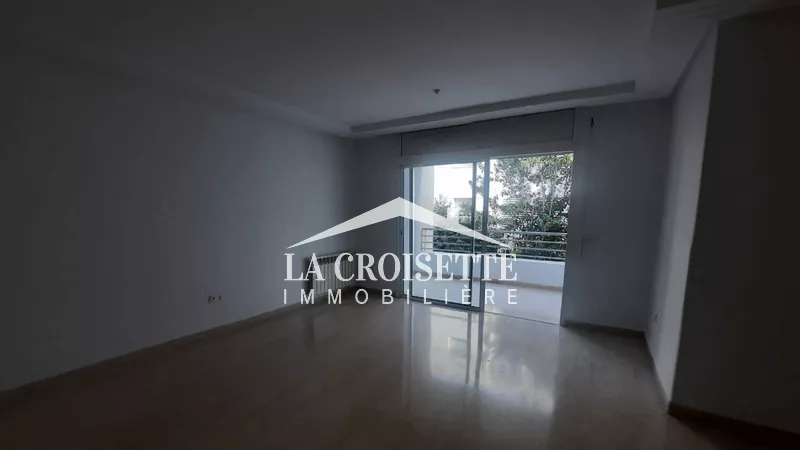 Außergewöhnliche S+3 Wohnung mit Dienstzimmer in Ain Zaghouan Nord