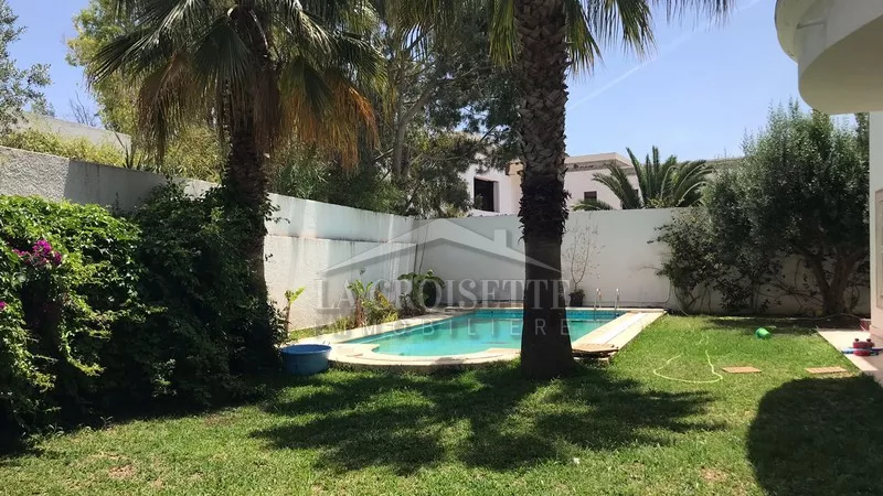 Luxus-Villa S+4 mit Pool in Gammarth: Ein elegantes Refugium für luxuriöses Wohnen