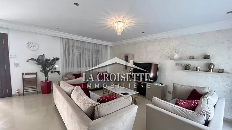 Luxus-Villa S+4 mit Pool in La Soukra: Ein eleganter Rückzugsort