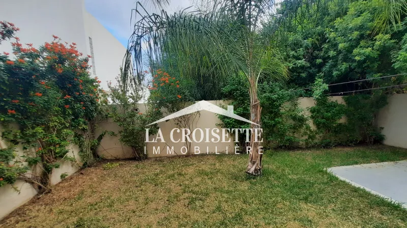 Luxus-Triplex mit Garten in La Soukra: Ein Oase der Ruhe in zentraler Lage