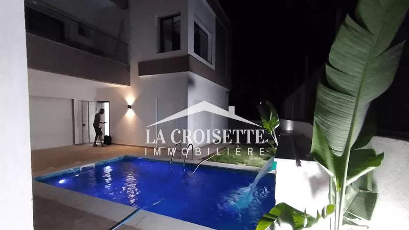 Traumvilla S+6 mit Pool in La Soukra: Ein Paradies erwartet Sie
