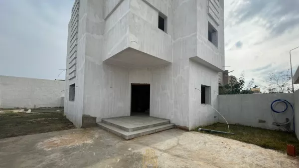 Luxus-Villa S+5 mit Pool in Cité Diamant, Hammamet Nord