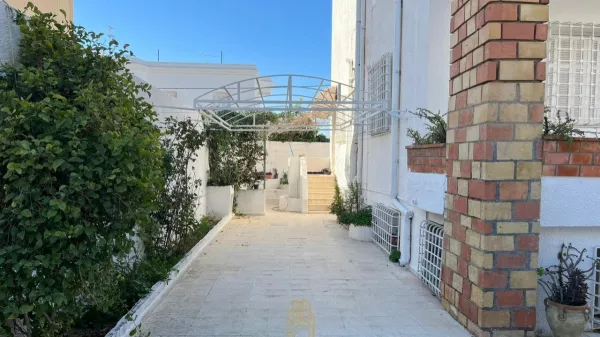 Luxus-Villa S+5 mit Keller in Cité Ennacim (Mora), Nabeul - Ein Paradies zur freien Verfügung