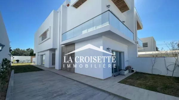 Luxus-Triplex mit Pool in La Soukra