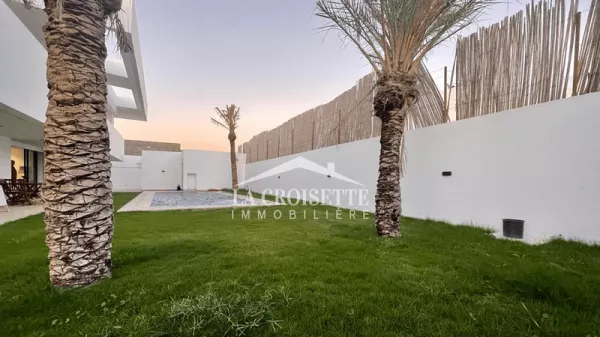 Luxus-Villa S+6 mit Pool in La Soukra, Ariana