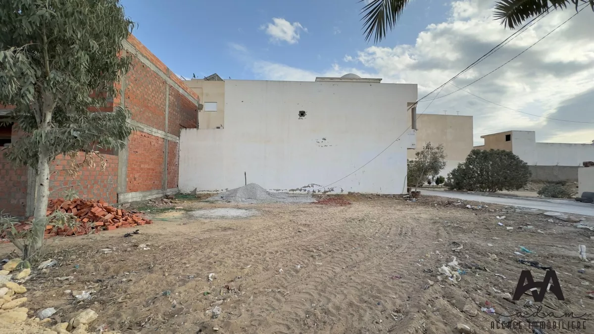 Eckgrundstück von 175m² in Beni Khiar