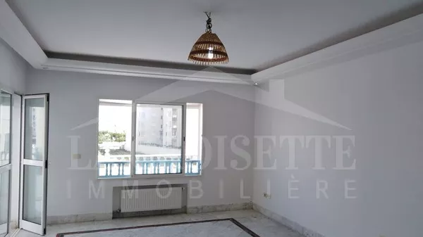 Außergewöhnliche S+3 Wohnung in Ain Zaghouan Nord, Tunis