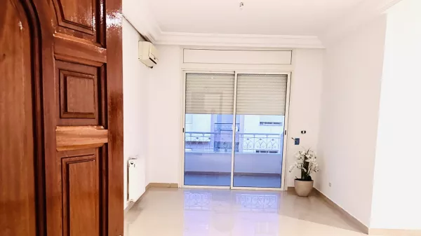 Geräumige und Helle S+3 Wohnung in L'Aouina