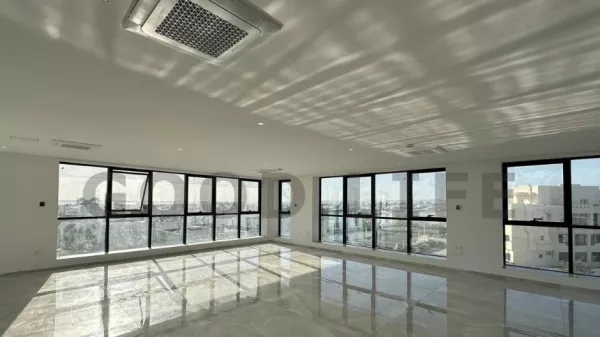 Luxus-Bürofläche mit Seeblick am Lac 2