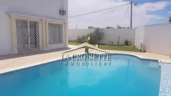 Luxus-Villa S+6 mit Pool in La Soukra ZVV0404