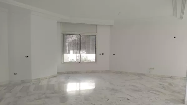 Luxus-Villa in Ennasr 1 - Eine Ausgezeichnete Gelegenheit!