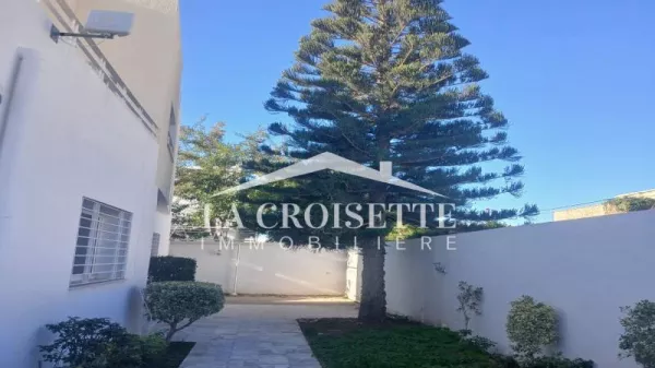 Luxus-Villa S+6 mit zwei Gewerbeflächen zum Verkauf in Bhar Lazrek, La Marsa - Tunis