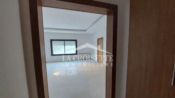 Elegantes und Sicheres S+4 Apartment in La Soukra - MAL1302