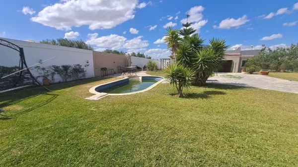 Luxus-Villa mit Pool und 1 Hektar Land in Ben Arous