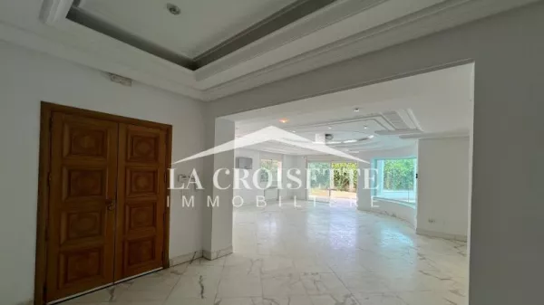 Luxus-Villa mit überdachtem Pool in L'Aouina - Ein außergewöhnlicher Lebensstil