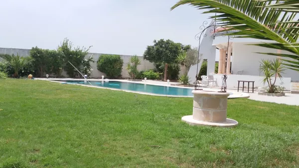 Luxus-Villa S4 mit Pool und Meerblick in Nabeul