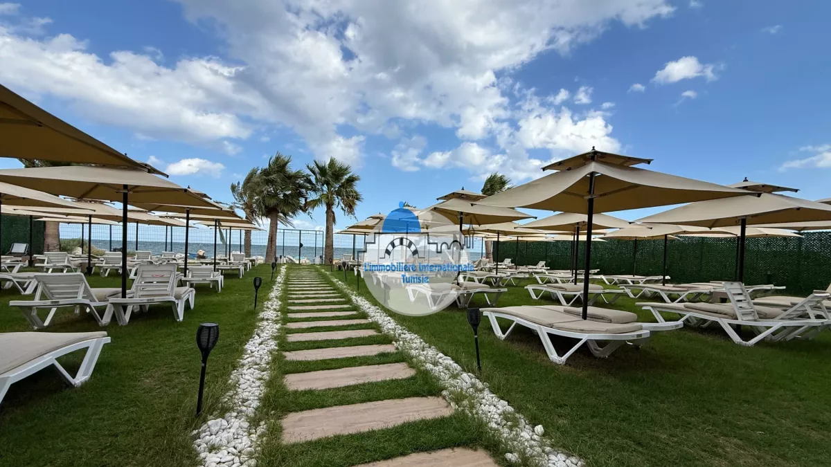 Luxus-S+1-Apartement in Tantana Chatt Mariam: Ihr Seeblick-Refugium