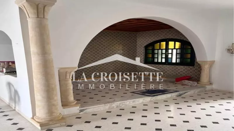 Unabhängige S+2 Stockwerke Villa zur Miete in La Marsa Beach ZEL0574