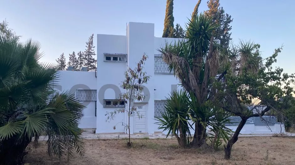 Luxuriöse S+4 Villa in Notre Dame mit umfangreichem Garten