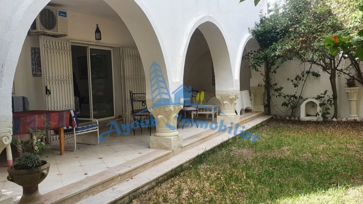 Villa Arabesque: Ein Luxus Haven in Hammamet Das luxuriöse Villa Arabesque befindet sich in der renommierten Gegend des Sindbad Hotels in Hammamet und bietet Eleganz und Komfort.