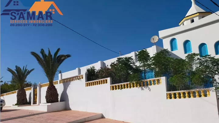 3-Story Villa with Commercial Garage in Ezzahra, Haouaria Road