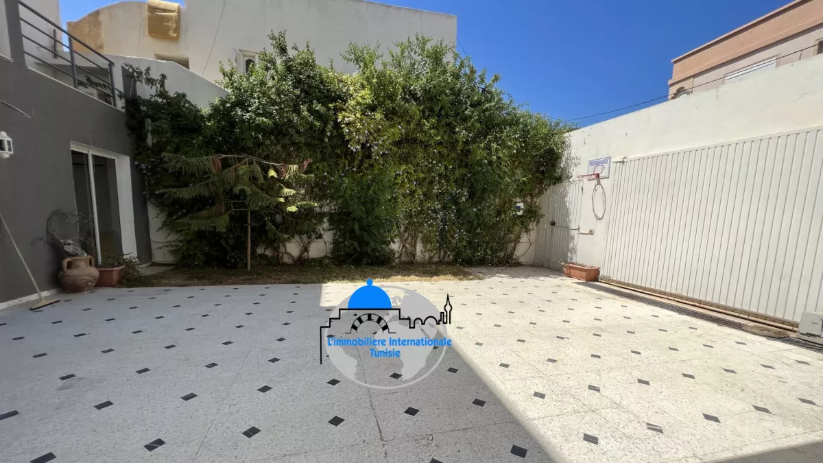 Spacious Villa Apartment in Khzema Ouest's Quiet Neighborhood