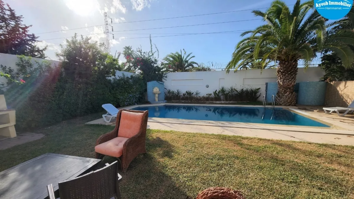 Villa Slim: La Vostra Oasi dei Sogni a Hammamet