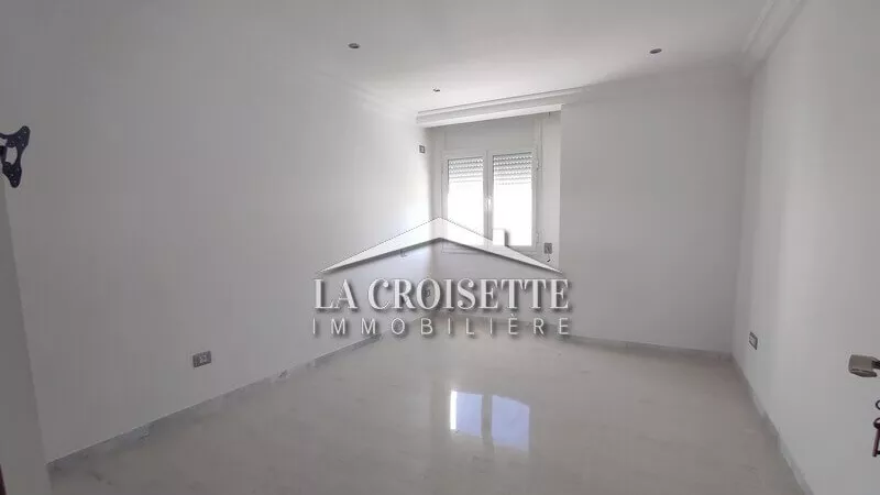 Geräumige S+3 Wohnung in Ain Zaghouan Nord: Ein Hort der Komfort und Sicherheit