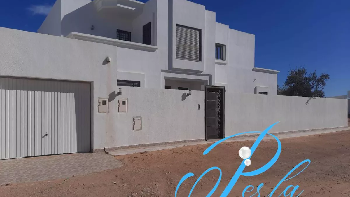 Dream Refuge in Djerba: Stunning S+3 Villa in Beni-Bendou, Houmt Souk
