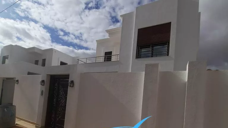 Luxury Villa S+4 in Beni-Bendou, Houmt Souk, Djerba: Your New Haven of Peace