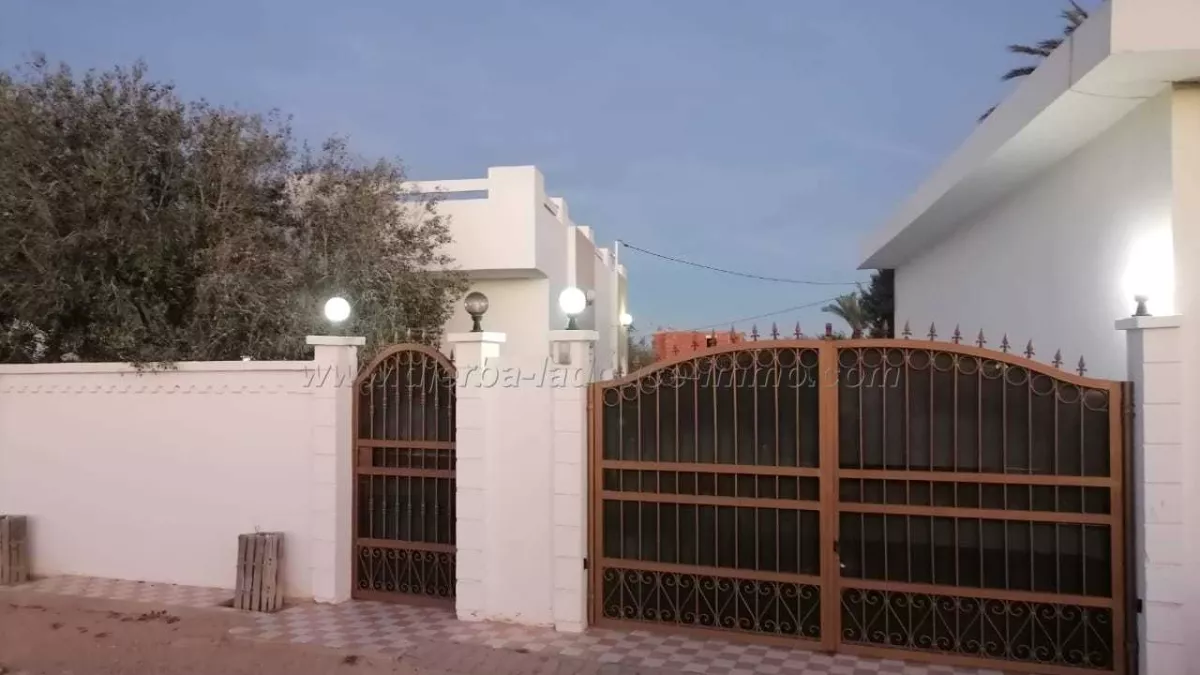 Incantevole Villa a Guizen, Djerba: Il Tuo Ideale Rifugio di Pace