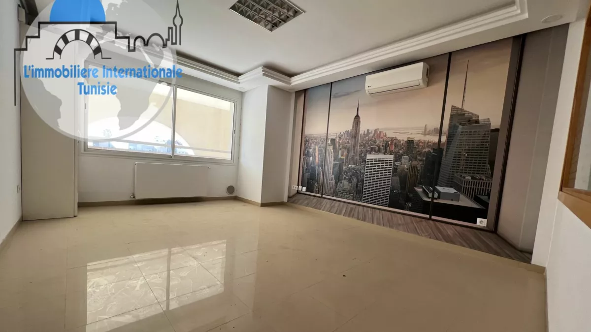 Ufficio S+1 nel Cuore di La Caserne City, Sousse