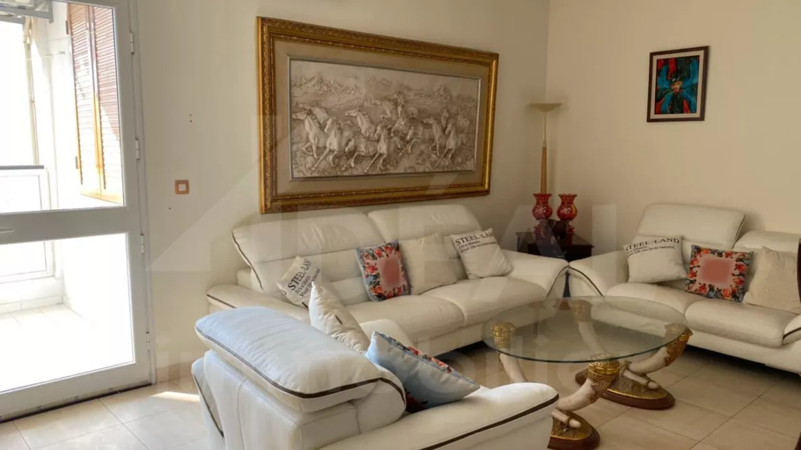 Lussuoso Appartamento S+4 a El Menzah7 bis: Un Rifugio di Comfort e Sicurezza