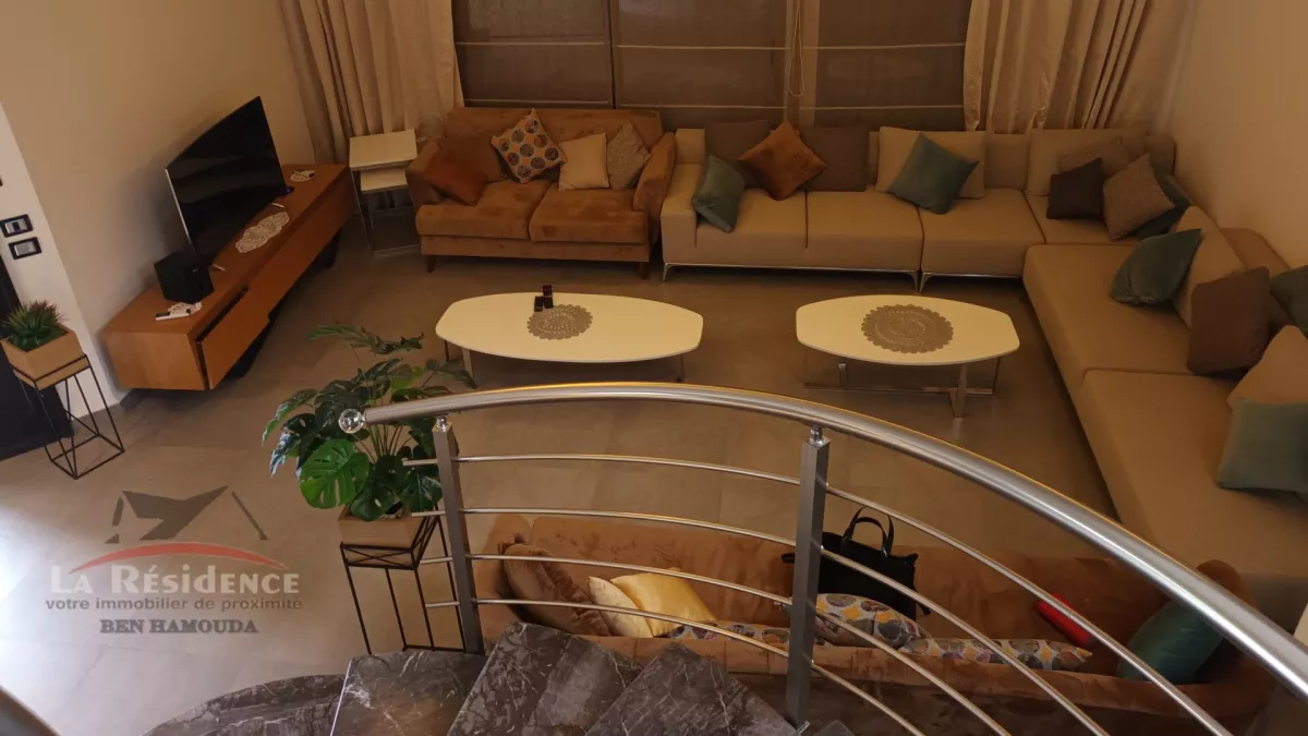 Luxus-Villa mit drei Etagen und Pool in Corniche, Bizerte