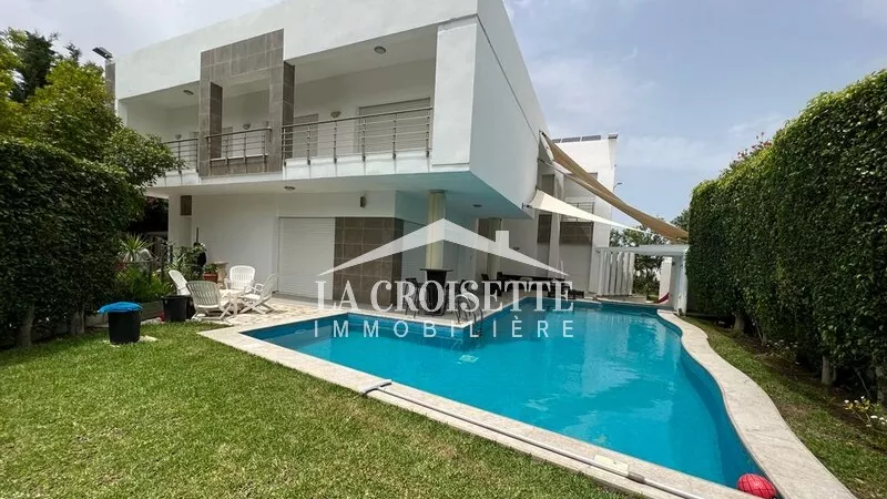 Villa di Lusso in Affitto a Berges du Lac 2: Un'Oasi di Pace e Lusso