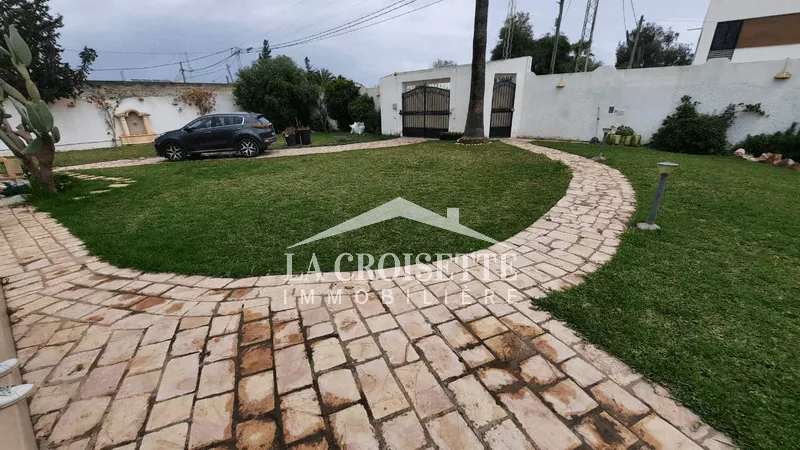 Luxury Villa with Pool in La Soukra: A Haven of Tranquility and Elegance