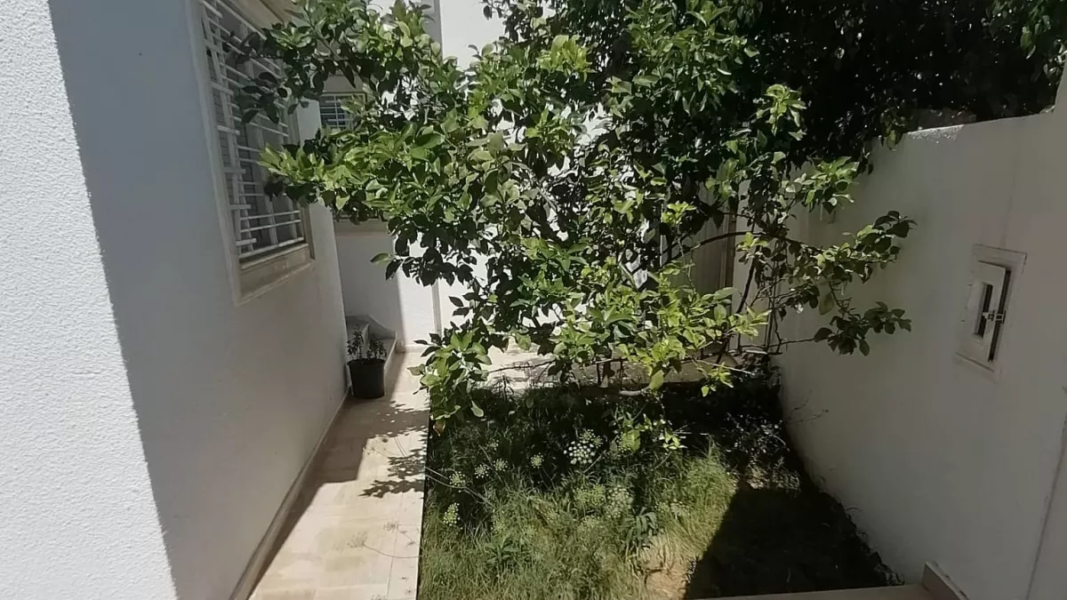 Luxus-Villa mit zwei Etagen in Cité Mora, Nabeul: Ein Hort der Ruhe und des Luxus zu Ihren Fingern