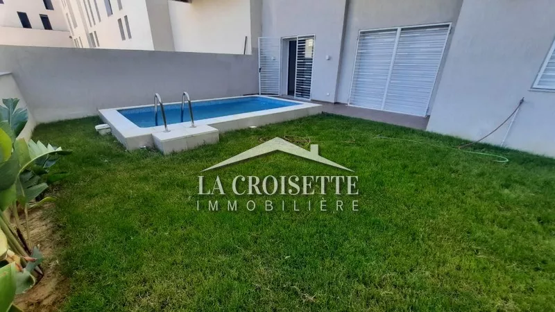 Casa dei Sogni a Cartagine: Un Lussuoso Duplex con Piscina