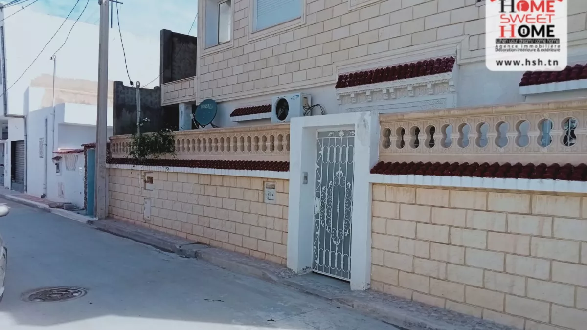 Corina Building in Sidi Amor Raoued: A Dream Investment Das Corina Building in Sidi Amor Raoued ist eine einzigartige Gelegenheit für Investoren und Familien, die einen geräumigen und komfortablen Wohnraum suchen.