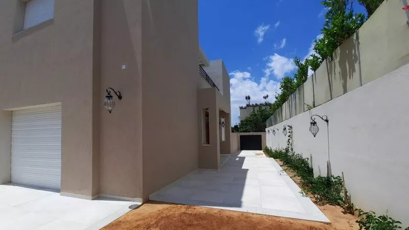 Luxury Villa for Rent in Berges Du Lac 2, Tunis